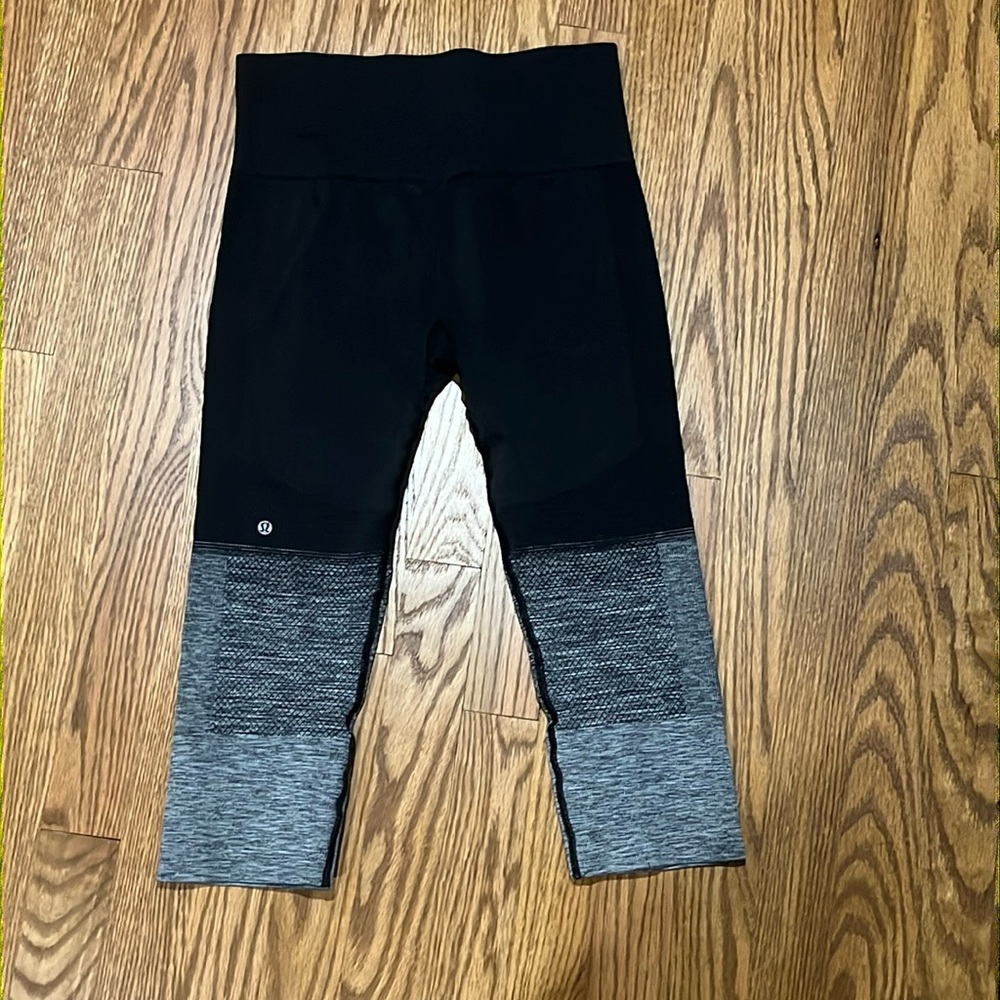 Lululemon Seamlessly Street Crop - size 2 (no tag)